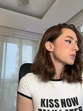 nicollefiorett online show from 04.19.26