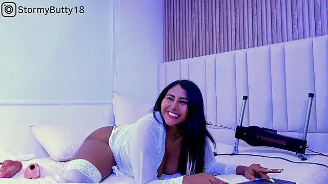 StormyButty18 online show from 03.15.25