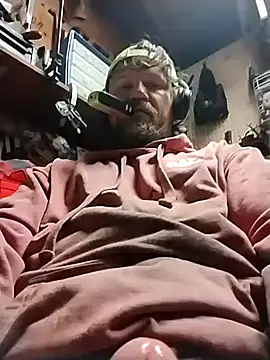 Snapshot of hornygiltz92 chatting on 12.04.25 hornygiltz92 online show from 12.04.25