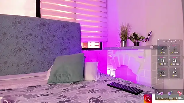 amandaaJones  online show from 01.13.25