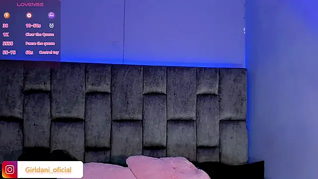 Snapshot of Liittle_foxxxy chatting on 01.28.25 Liittle foxxxy online show from 01.28.25