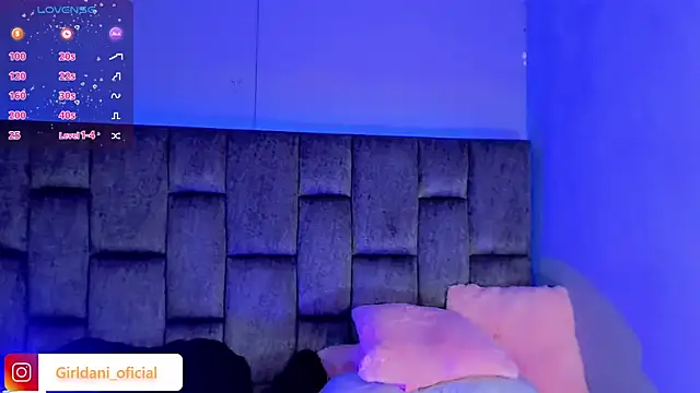 Snapshot of Liittle_foxxxy chatting on 02.15.25 Liittle foxxxy online show from 02.15.25