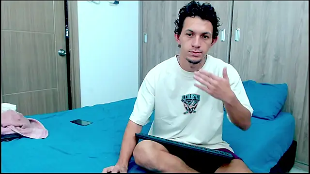 Snapshot of meridandwither chatting on 05.15.26 meridandwither online show from 05.15.26