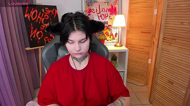 Snapshot of mekurisu chatting on 01.14.25 mekurisu online show from 01.14.25