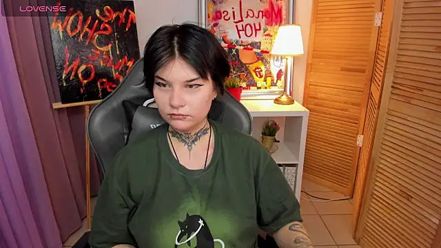 Snapshot of mekurisu chatting on 01.26.25 mekurisu online show from 01.26.25