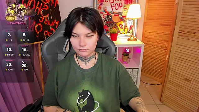 Snapshot of mekurisu chatting on 01.27.25 mekurisu online show from 01.27.25