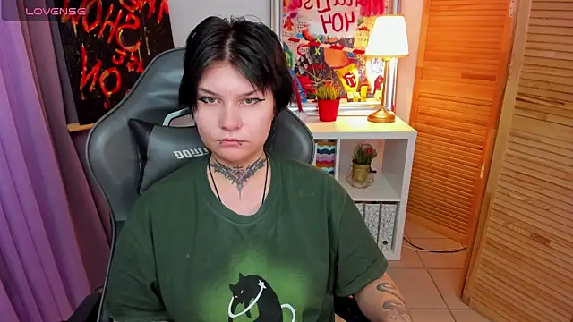 Snapshot of mekurisu chatting on 01.28.25 mekurisu online show from 01.28.25