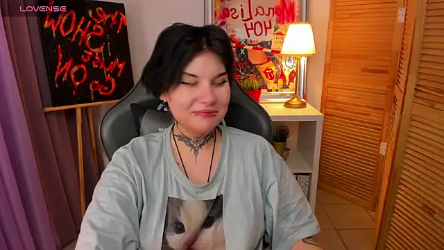 Snapshot of mekurisu chatting on 01.31.25 mekurisu online show from 01.31.25