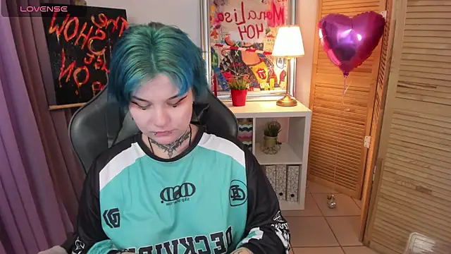 Snapshot of mekurisu chatting on 02.11.25 mekurisu online show from 02.11.25