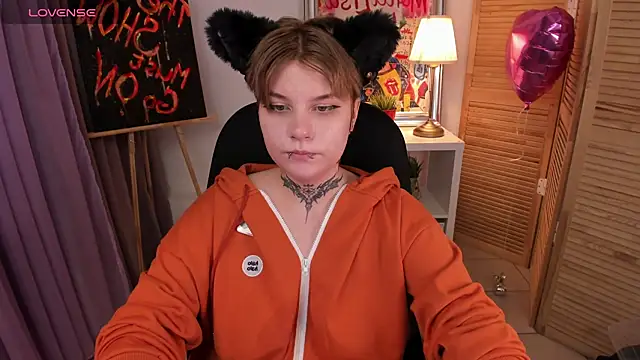 Snapshot of mekurisu chatting on 02.19.25 mekurisu online show from 02.19.25