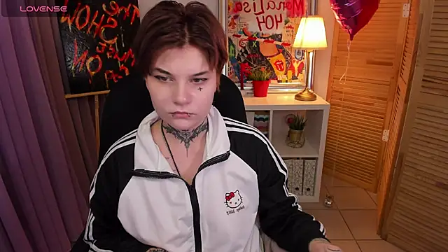 Snapshot of mekurisu chatting on 02.24.25 mekurisu online show from 02.24.25