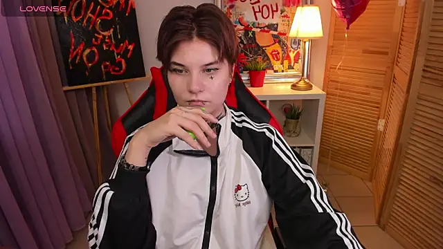 Snapshot of mekurisu chatting on 02.24.25 mekurisu online show from 02.24.25