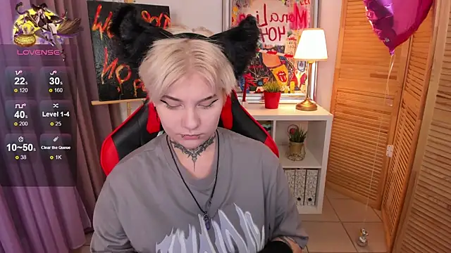 Snapshot of mekurisu chatting on 03.05.25 mekurisu online show from 03.05.25