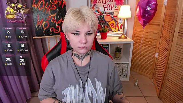 Snapshot of mekurisu chatting on 03.11.25 mekurisu online show from 03.11.25