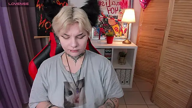 Snapshot of mekurisu chatting on 03.21.25 mekurisu online show from 03.21.25