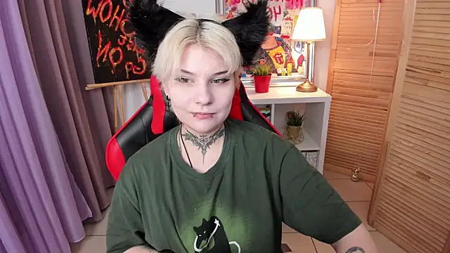 Snapshot of mekurisu chatting on 03.23.25 mekurisu online show from 03.23.25