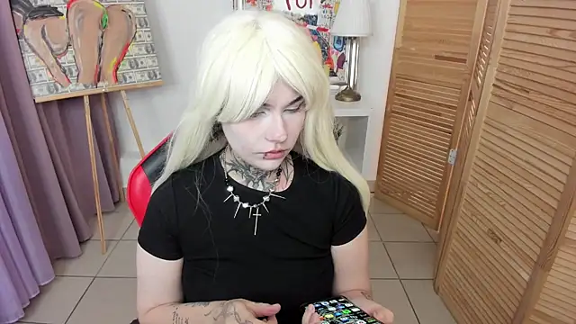 Snapshot of mekurisu chatting on 10.11.25 mekurisu online show from 10.11.25