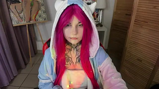 Snapshot of mekurisu chatting on 10.13.25 mekurisu online show from 10.13.25