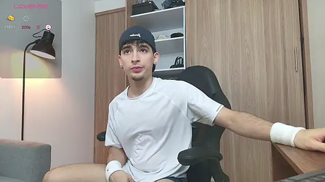 Snapshot of zenn_rush1 chatting on 02.15.25 zenn rush1 online show from 02.15.25