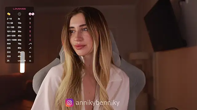 Coconutkittyy online show from 03.04.25