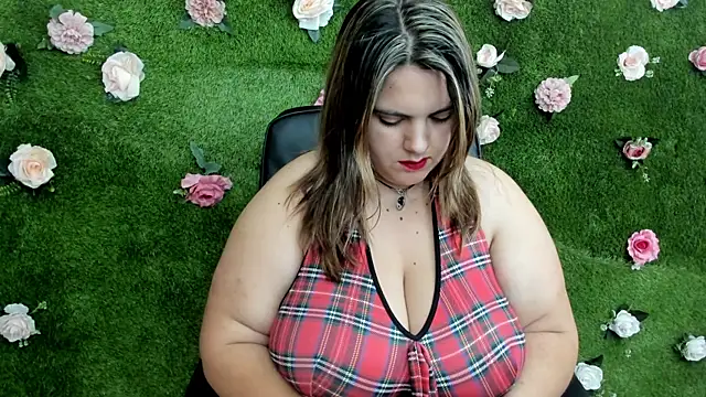 Huge Titties  online show from 09.19.25