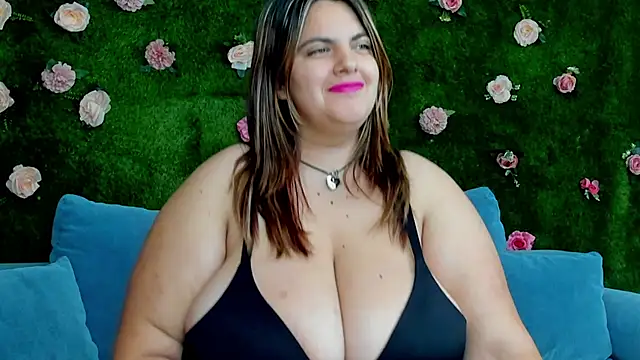 Huge Titties  online show from 10.06.25