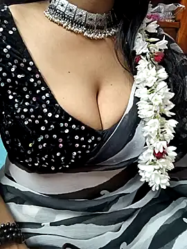 Snapshot of amala_ss chatting on 01.05.25 amala ss online show from 01.05.25