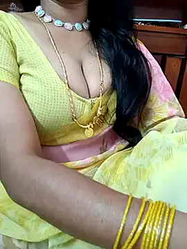 Snapshot of amala_ss chatting on 02.05.25 amala ss online show from 02.05.25