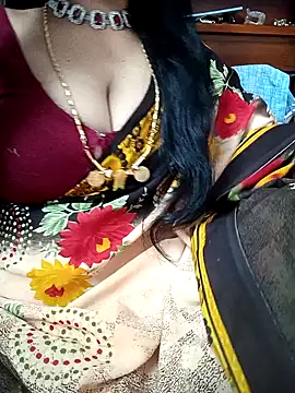 Snapshot of amala_ss chatting on 02.15.25 amala ss online show from 02.15.25