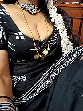 Snapshot of amala_ss chatting on 02.20.25 amala ss online show from 02.20.25