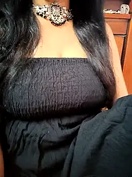 Snapshot of amala_ss chatting on 02.25.25 amala ss online show from 02.25.25