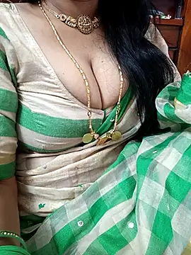 Snapshot of amala_ss chatting on 02.28.25 amala ss online show from 02.28.25