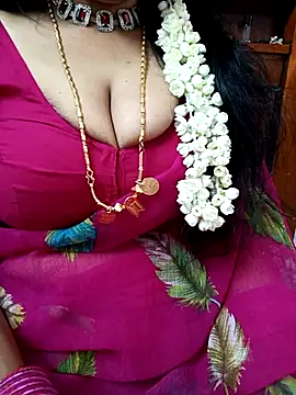 Snapshot of amala_ss chatting on 03.08.25 amala ss online show from 03.08.25