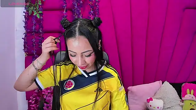 nathalia pink online show from 07.03.26