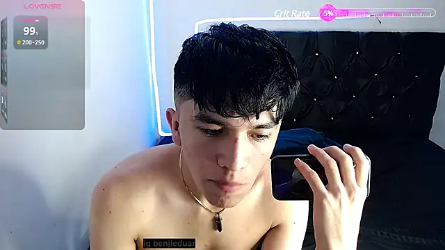 Snapshot of benji_hoter chatting on 02.07.25 benji hoter online show from 02.07.25