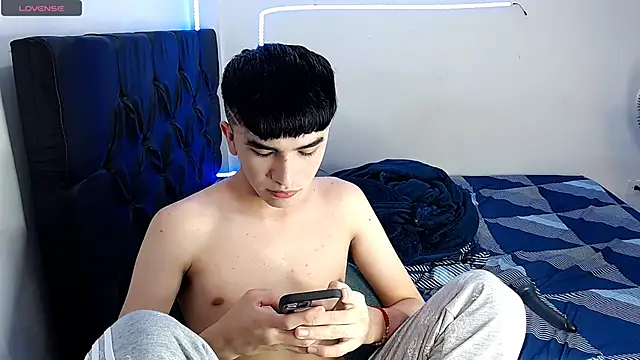 Snapshot of benji_hoter chatting on 02.28.25 benji hoter online show from 02.28.25