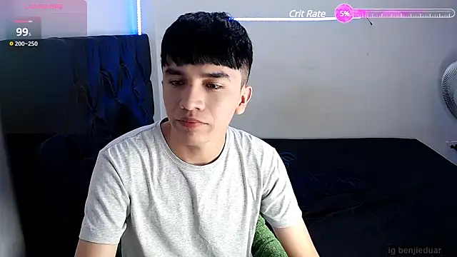 Snapshot of benji_hoter chatting on 03.05.25 benji hoter online show from 03.05.25