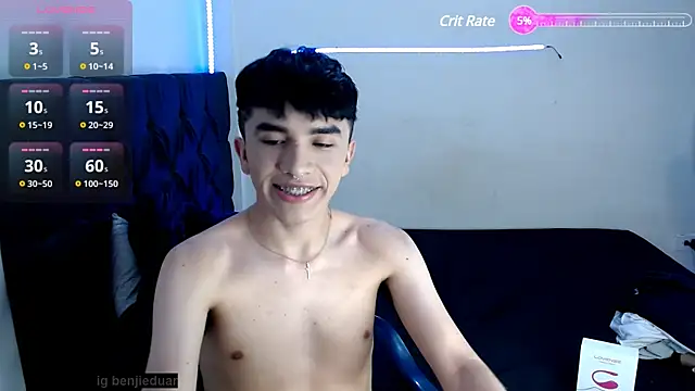 Snapshot of benji_hoter chatting on 03.08.25 benji hoter online show from 03.08.25