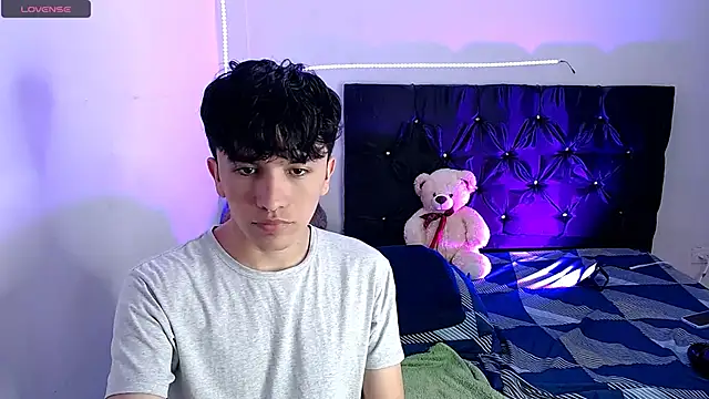 Snapshot of benji_hoter chatting on 09.20.25 benji hoter online show from 09.20.25