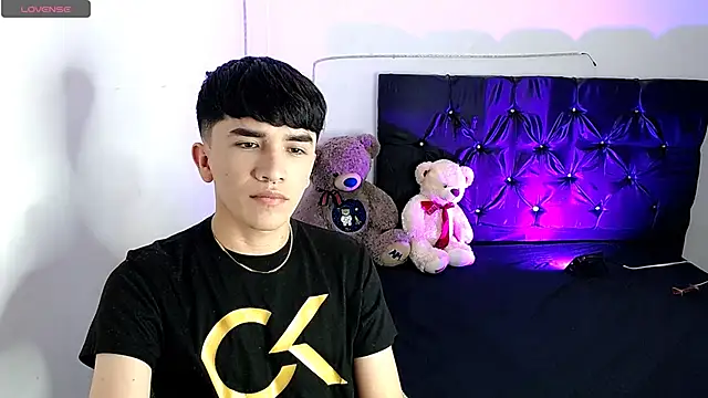 Snapshot of benji_hoter chatting on 10.01.25 benji hoter online show from 10.01.25