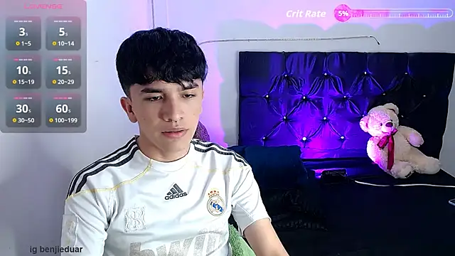 Snapshot of benji_hoter chatting on 10.03.25 benji hoter online show from 10.03.25