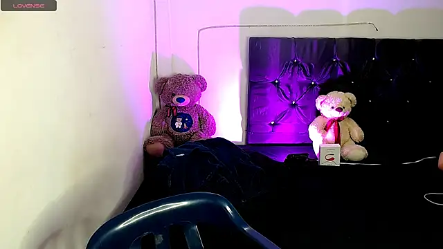 Snapshot of benji_hoter chatting on 10.11.25 benji hoter online show from 10.11.25