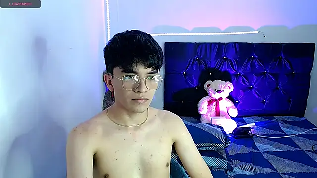 Snapshot of benji_hoter chatting on 10.17.25 benji hoter online show from 10.17.25