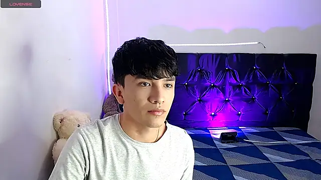 Snapshot of benji_hoter chatting on 10.18.25 benji hoter online show from 10.18.25