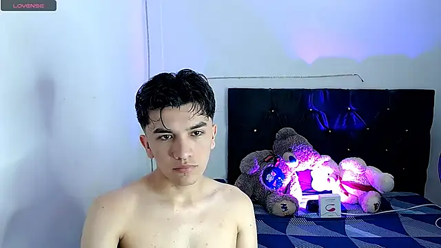 Snapshot of benji_hoter chatting on 10.21.25 benji hoter online show from 10.21.25