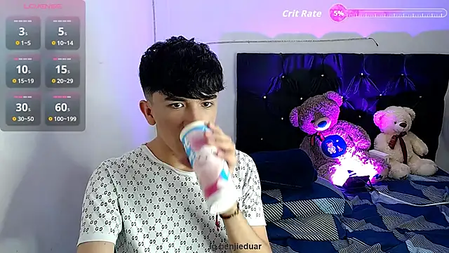 Snapshot of benji_hoter chatting on 10.23.25 benji hoter online show from 10.23.25