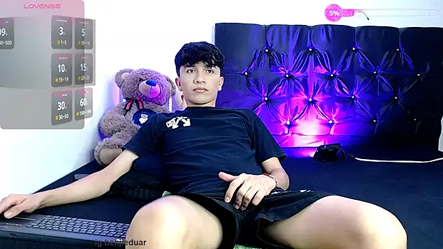 Snapshot of benji_hoter chatting on 11.03.25 benji hoter online show from 11.03.25