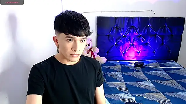 Snapshot of benji_hoter chatting on 11.12.25 benji hoter online show from 11.12.25