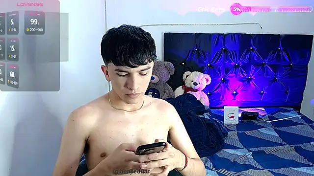 Snapshot of benji_hoter chatting on 11.14.25 benji hoter online show from 11.14.25