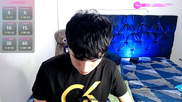 Snapshot of benji_hoter chatting on 11.29.25 benji hoter online show from 11.29.25